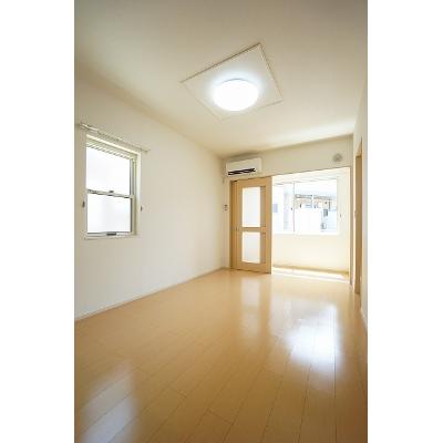 クロスローズ 101【管理NO：1-019831001-01010】 ★家具家電は申し込み後に搬入しますの物件写真2