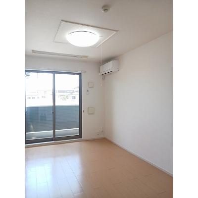 リジエール　Ⅰ 102【管理NO：1-017856101-01020】 ★家具家電は申し込み後に搬入しますの物件写真2
