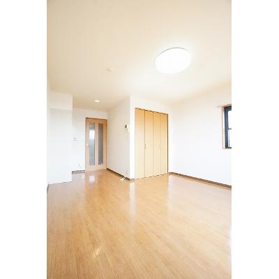 イノセント　プラーサ 101【管理NO：1-012013301-01010】 ★家具家電は申し込み後に搬入しますの物件写真2