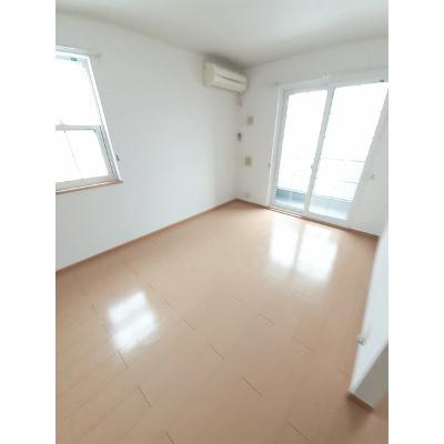 フレスクーラⅡ 102【管理NO：1-015069202-01020】 ★家具家電は申し込み後に搬入します★の物件写真2