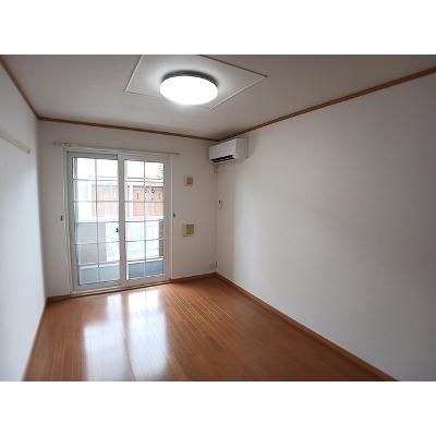リトル　マーシュ　Ⅱ 102【管理NO：1-012858002-01020】 ★家具家電は申し込み後に搬入します★の物件写真2