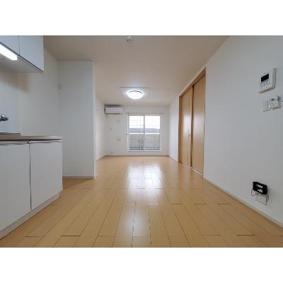 シーズンⅣ 203【管理NO：1-018199402-02030】 ★家具家電は申し込み後に搬入します★の物件写真2