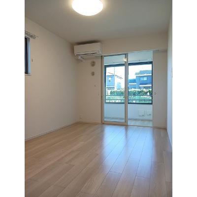 ローズベルⅡ 103【管理NO：1-025241102-01030】 ★家具家電は申し込み後に搬入します★の物件写真2