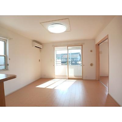 イーザ 202【管理NO：1-017049201-02020】 ★家具家電は申し込み後に搬入します★の物件写真2