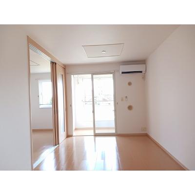 チェリーレ 203【管理NO：1-016440101-02030】 ★家具家電は申し込み後に搬入しますの物件写真2