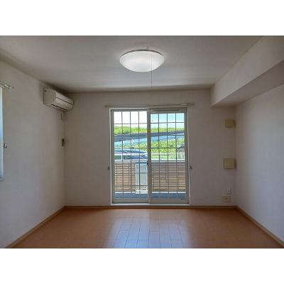 サン・リバー 101【管理NO：1-016125501-01010】 ★家具家電は申し込み後に搬入しますの物件写真2