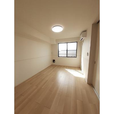 カーサ・エスカリエ 302【管理NO：1-026786101-03020】 ★家具家電は申し込み後に搬入します 2026年08月下旬入居可能の物件写真2