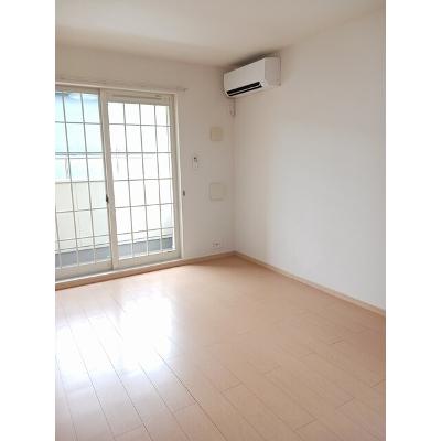 スプランドゥール 101【管理NO：1-016391001-01010】 ★家具家電は申し込み後に搬入しますの物件写真2