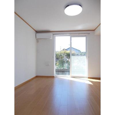 フローラルクラベール 101【管理NO：1-011978301-01010】 ★家具家電は申し込み後に搬入しますの物件写真2