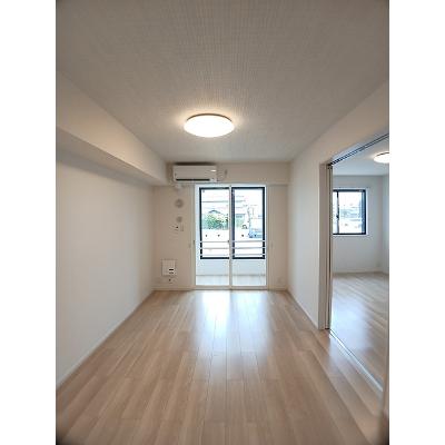 ポリミエール 102【管理NO：1-028567201-01020】 ★家具家電は申し込み後に搬入します 2026年07月下旬入居可能の物件写真2