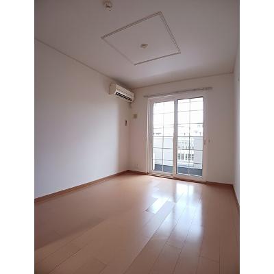 シャイニング・ベル　Ⅱ 102【管理NO：1-014739701-01020】 ★家具家電は申し込み後に搬入します 2026年07月下旬入居可能の物件写真2