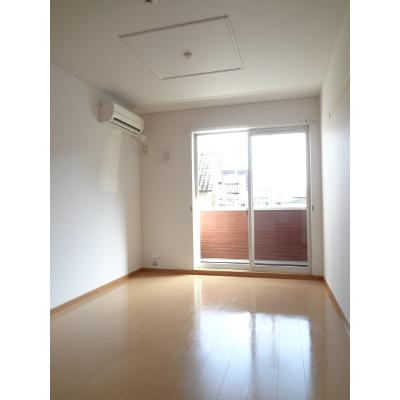 アイリス 102【管理NO：1-014925001-01020】 ★家具家電は申し込み後に搬入します★の物件写真2