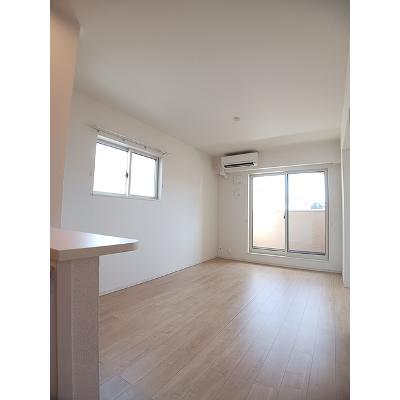 ルフナ　Ⅱ 205【管理NO：1-024990302-02040】 ★家具家電は申し込み後に搬入します★の物件写真2