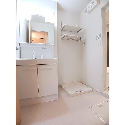 ルフナ　Ⅱ 205【管理NO：1-024990302-02040】 ★家具家電は申し込み後に搬入します★の物件写真6