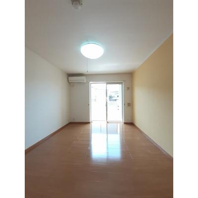 ポミエ 103【管理NO：1-014717601-01030】 ★家具家電は申し込み後に搬入します★の物件写真2