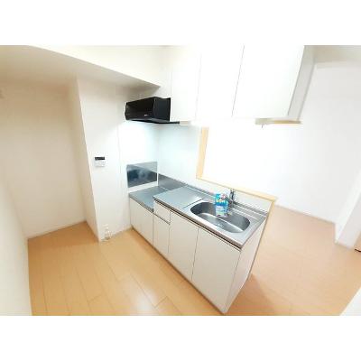 エスカーザ 302【管理NO：1-020246602-03020】 ★家具家電は申し込み後に搬入します★ ★2026年08月中旬入居可能★の物件写真3