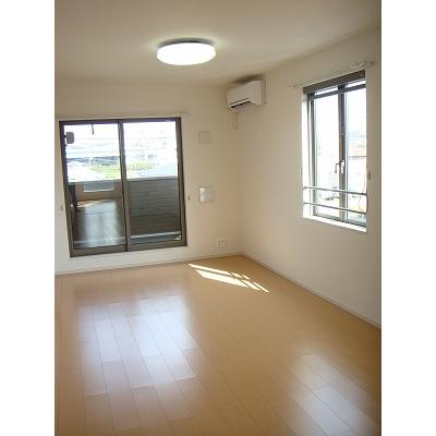 ピアッジオ 304【管理NO：1-019202401-03040】 ★家具家電は申し込み後に搬入します★の物件写真2