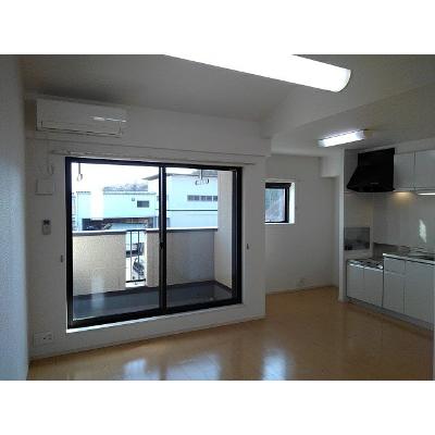 ウィスティリアⅤ 202【管理NO：1-018230401-02020】 ★家具家電は申し込み後に搬入します 2026年08月中旬入居可能の物件写真2