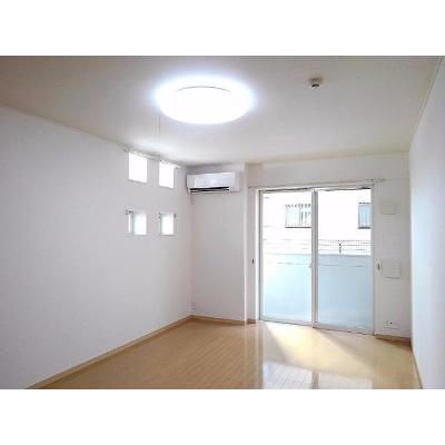 ピノーロ　Ⅱ 101【管理NO：1-016301102-01010】 ★家具家電は申し込み後に搬入しますの物件写真2