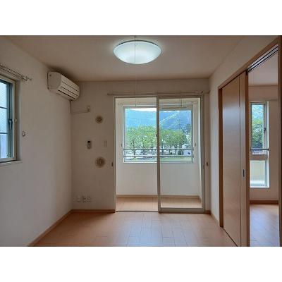 Ｌ．Ｒ 205【管理NO：1-015844601-02050】 ★家具家電は申し込み後に搬入します 2026年08月下旬入居可能の物件写真2