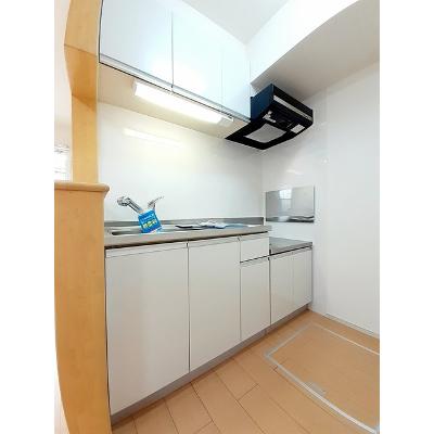 シャルダン 103【管理NO：1-018011501-01030】 ★家具家電は申し込み後に搬入します 2026年08月中旬入居可能の物件写真3