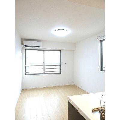 エテヴォワル・ベル 206【管理NO：1-024275001-02050】 ★家具家電は申し込み後に搬入します★の物件写真2