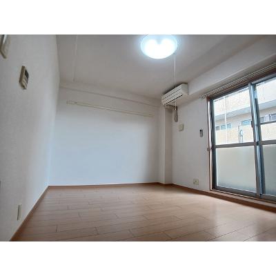 フレスクーラ 302【管理NO：1-015044001-03020】 ★家具家電は申し込み後に搬入しますの物件写真2