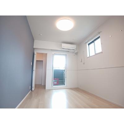 ブリリアンス 302【管理NO：1-028227101-03020】 ★家具家電は申し込み後に搬入します★の物件写真2