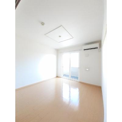 カルモβ 102【管理NO：1-016635002-01020】 ★家具家電は申し込み後に搬入します 2026年08月中旬入居可能の物件写真2
