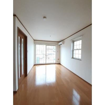 エヴァーグリーン 101【管理NO：1-011233701-01010】 ★家具家電は申し込み後に搬入します 2026年08月上旬入居可能の物件写真2