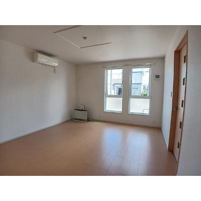 サム・ソラーレ 102【管理NO：1-017070601-01020】 ★家具家電は申し込み後に搬入しますの物件写真2