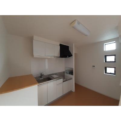 ウィスティリアⅤ 201【管理NO：1-018230401-02010】 ★家具家電は申し込み後に搬入します 2026年08月中旬入居可能の物件写真3