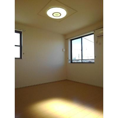 ソレアードⅢ 203【管理NO：1-019552201-02030】 ★家具家電は申し込み後に搬入します 2026年08月中旬入居可能の物件写真2