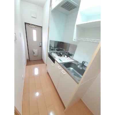 プラシード 102【管理NO：1-016943901-01020】 ★家具家電は申し込み後に搬入します 2026年08月下旬入居可能の物件写真3