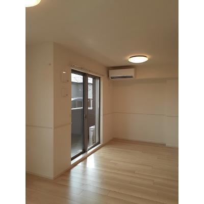スモーキークォーツ 102【管理NO：1-025606201-01020】 ★家具家電は申し込み後に搬入します 2026年08月上旬入居可能の物件写真2