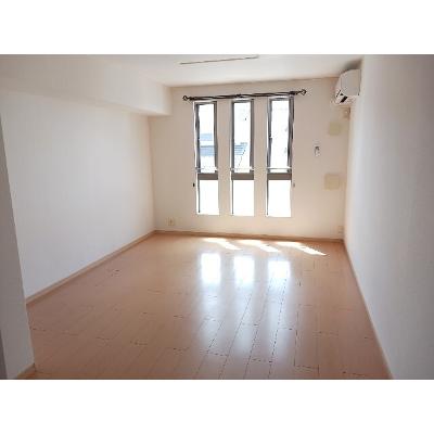 セント　グレイス 205【管理NO：1-015750501-02040】 ★家具家電は申し込み後に搬入します★の物件写真2