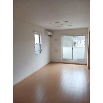 ベガ 201【管理NO：1-016186501-02010】 ★家具家電は申し込み後に搬入します 2026年09月中旬入居可能の物件写真2
