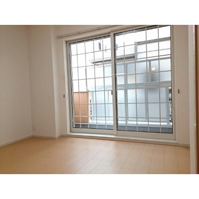 フロント　フィールド 101【管理NO：1-018296601-01010】 ★家具家電は申し込み後に搬入します 2026年07月下旬入居可能の物件写真2