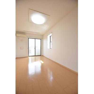 カーサ　エテルノ 101【管理NO：1-017008001-01010】 ★家具家電は申し込み後に搬入しますの物件写真2