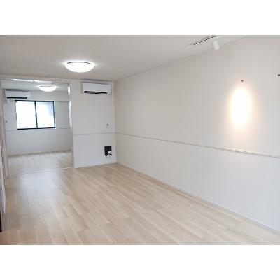 レヴァータ 103【管理NO：1-027490901-01030】 ★家具家電は申し込み後に搬入します★の物件写真2