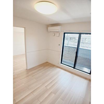 グランビスタ初月 203【管理NO：1-028159701-02030】 ★家具家電は申し込み後に搬入しますの物件写真2