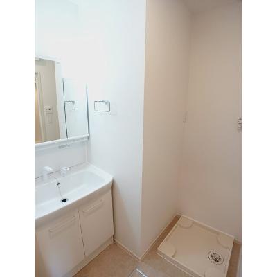 グランビスタ初月 203【管理NO：1-028159701-02030】 ★家具家電は申し込み後に搬入しますの物件写真6