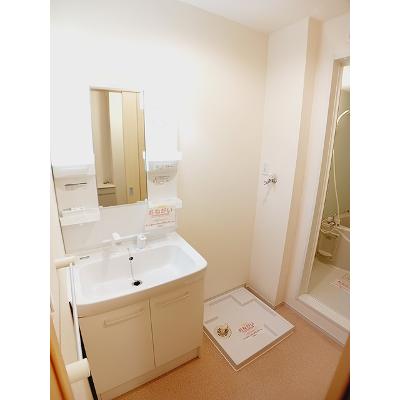 アルバータ 106【管理NO：1-018665101-01060】 ★家具家電は申し込み後に搬入します★の物件写真6
