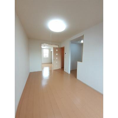 エスマルテ　Ａ棟 202【管理NO：1-018758201-02020】 ★家具家電は申し込み後に搬入します★の物件写真2