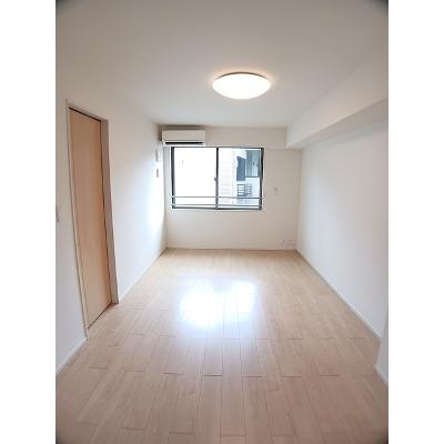 ポルトシャルム 303【管理NO：1-025355901-03030】 ★家具家電は申し込み後に搬入します★の物件写真2