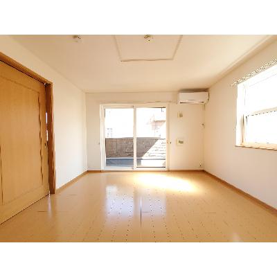 ロイヤル　クレッセント　Ⅲ 104【管理NO：1-015037803-01040】 ★家具家電は申し込み後に搬入します★ ★2026年08月中旬入居可能★の物件写真2