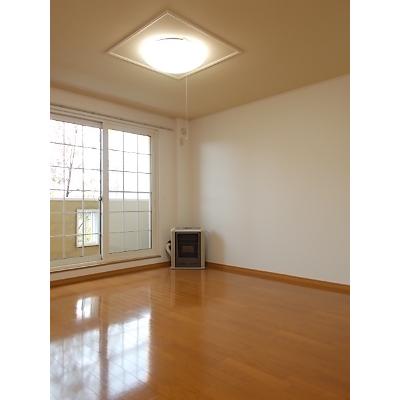 エスカパード 102【管理NO：1-013779003-01020】 ★家具家電は申し込み後に搬入します 2026年08月下旬入居可能の物件写真2