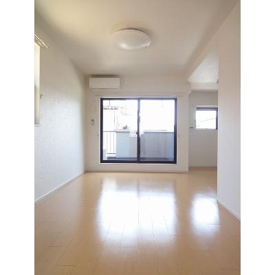 ウィスティリアⅤ 203【管理NO：1-018230401-02030】 ★家具家電は申し込み後に搬入します 2026年08月下旬入居可能の物件写真2
