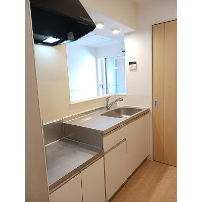 エヴェリーナⅢ 103【管理NO：1-021908401-01030】 ★家具家電は申し込み後に搬入します★の物件写真3