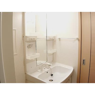 apartment 北海道岩見沢市緑町３丁目１番１号 

↓地図はこちらから